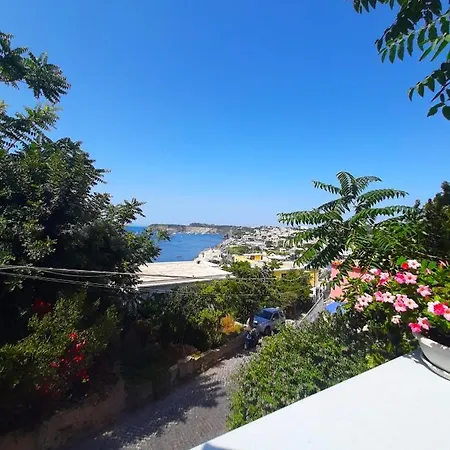 Santa Margherita - Chiaiolella Гостевой дом Прочида